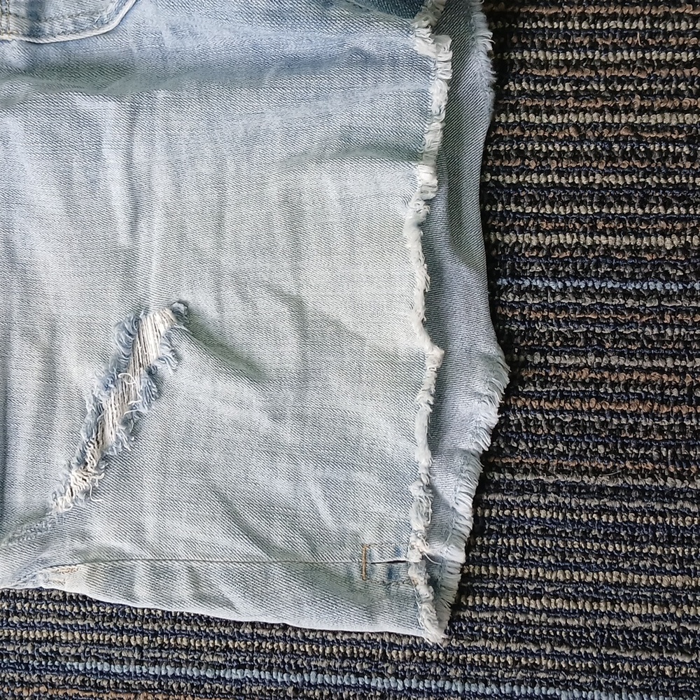 Seven7 Weekend Distressed Jean Shorts Size 10 - Picture 5 of 5